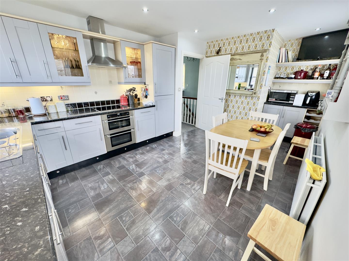 Y Maes, Nefyn, Pwllheli